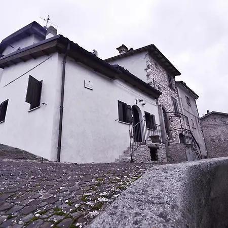 Robur Marsorum Diffuso Hotell Rocca di Mezzo